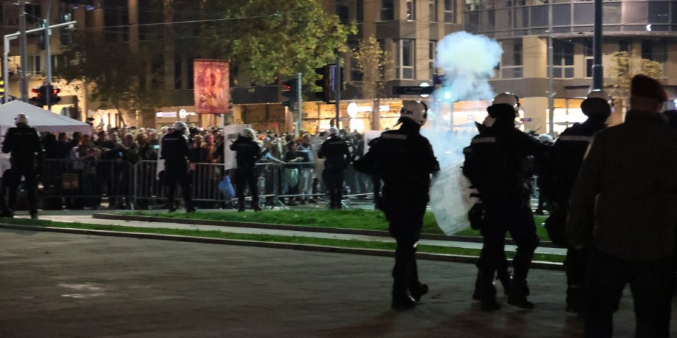 BLOKADERI TERORISTI! Pokušali masovno ubistvo, hteli da spale žive ljude (FOTO/VIDEO)