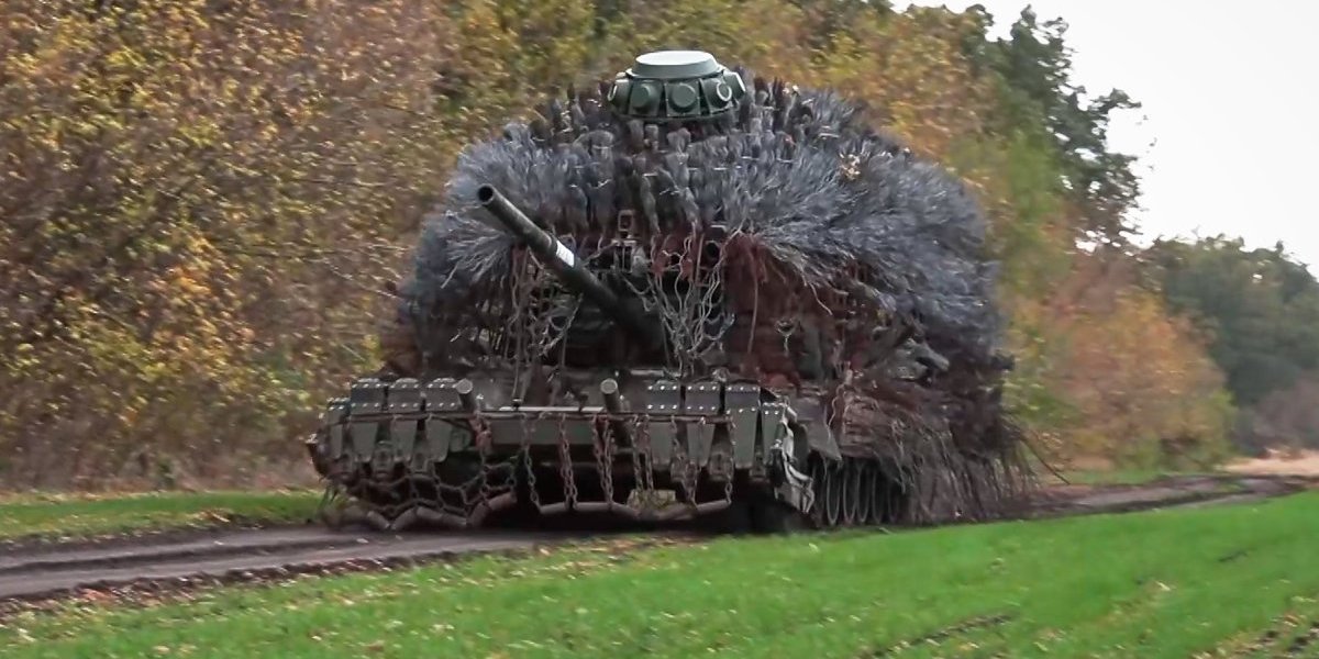 (VIDEO) Ljudi moji, šta je ovo Putin poslao na front?! "Frankenštajn" oružje krenulo na Ukrajince, neće se dobro provesti