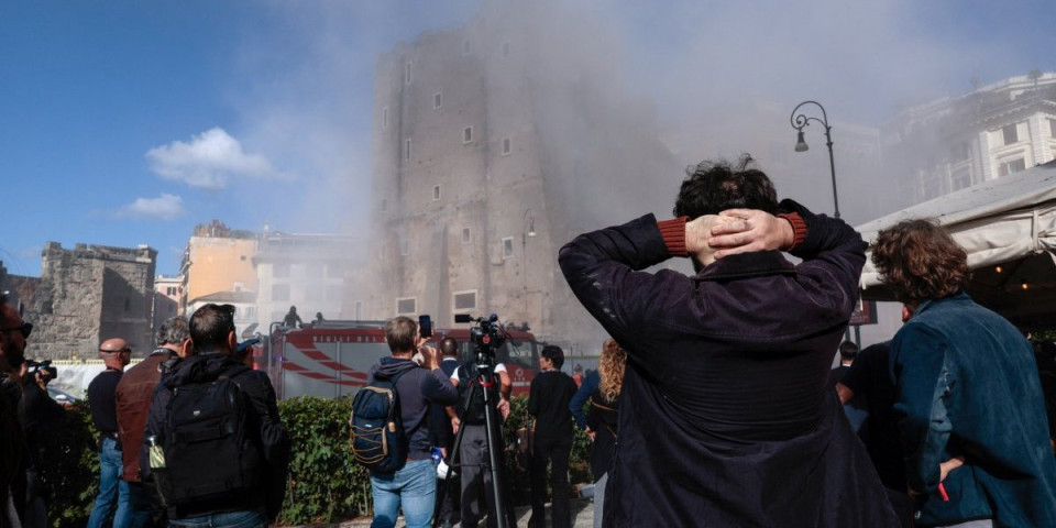 Sve se dogodilo odjednom: Snimljen trenutak urušavanja kule u Rimu (FOTO/VIDEO)
