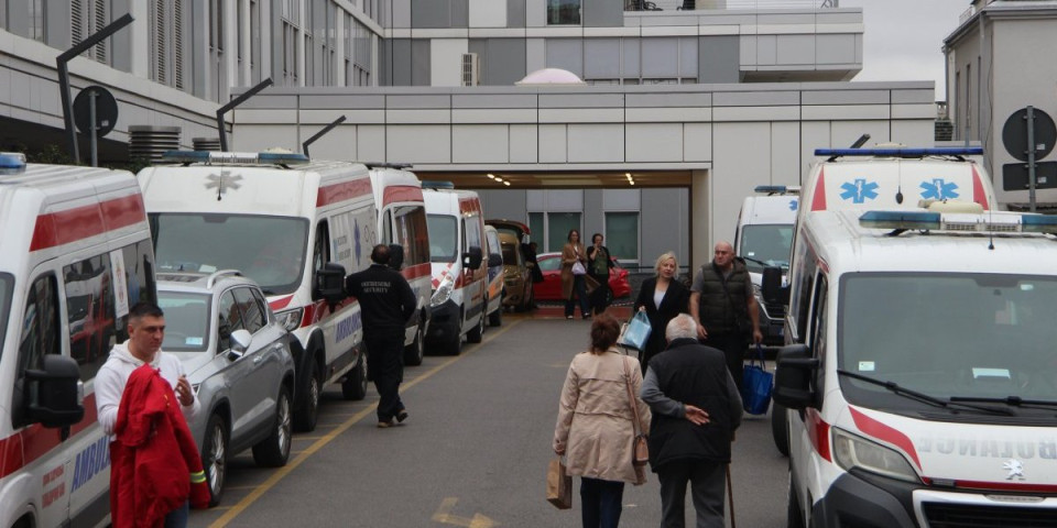 Neverovatan obrt: Oglasio se MUP - Devojka nije izbodena, evo šta se zaista desilo na Voždovcu