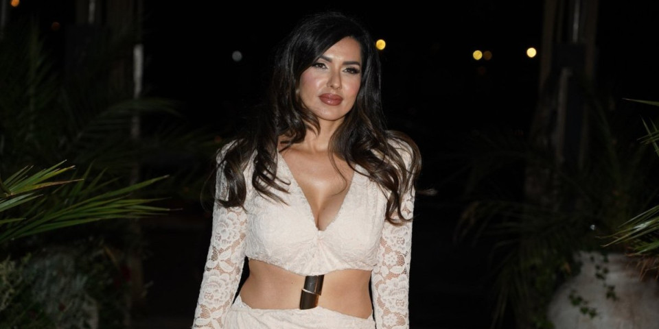 Baškare se pored vodopada: Tanja Savić pala na Mukijevo rame, on se istopio (FOTO)