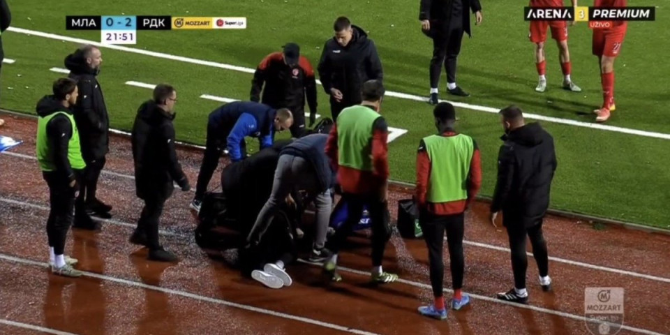 Momenat koji je prethodio tragediji: Žižoviću pozlilo pored klupe (VIDEO)