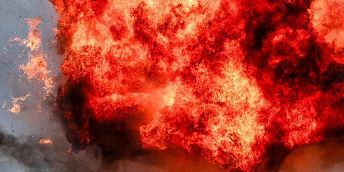 (VIDEO) Ukrajinski sukob se proširio na drugi kontinent! Zabrinjavajuća eskalacija dovela do katastrofe: Snažna eksplozija digla predsednika na noge