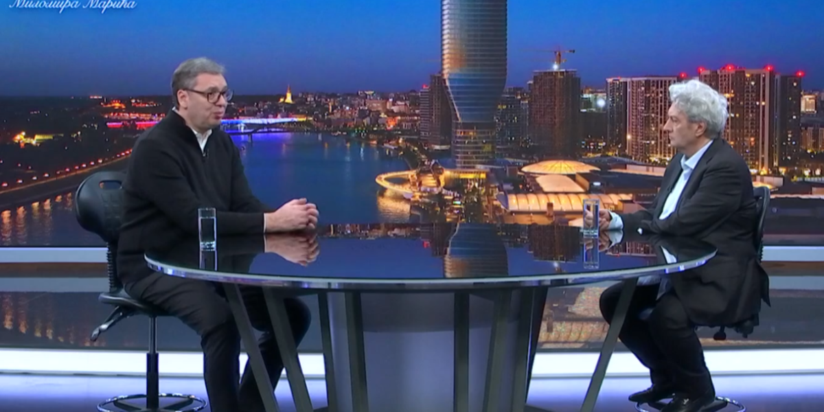 Vučić u Ćirilici o udarnim temama: Službe jure dvojicu snajperista, znamo ko ih plaća