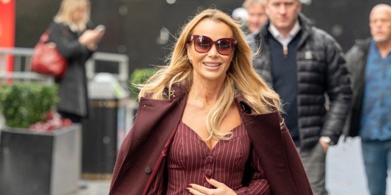 Ovaj model kaputa je planetarni hit: Uklapa se od haljine do trenerke, a boja je savršena (FOTO)