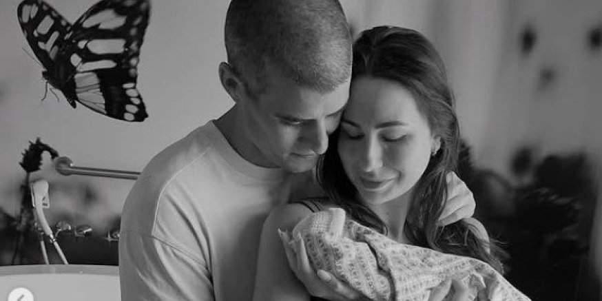 "Našoj devojčici je srce stalo": Rijaliti zvezda i njegova supruga izgubili bebu pa objavili srceparajuće fotografije