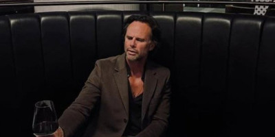 Poznati holivudski glumac Volton Gogins, kojeg publika širom sveta zna po ulozi u hit seriji "Beli lotos" ("The white lotus") trenutno boravi u Beogradu.