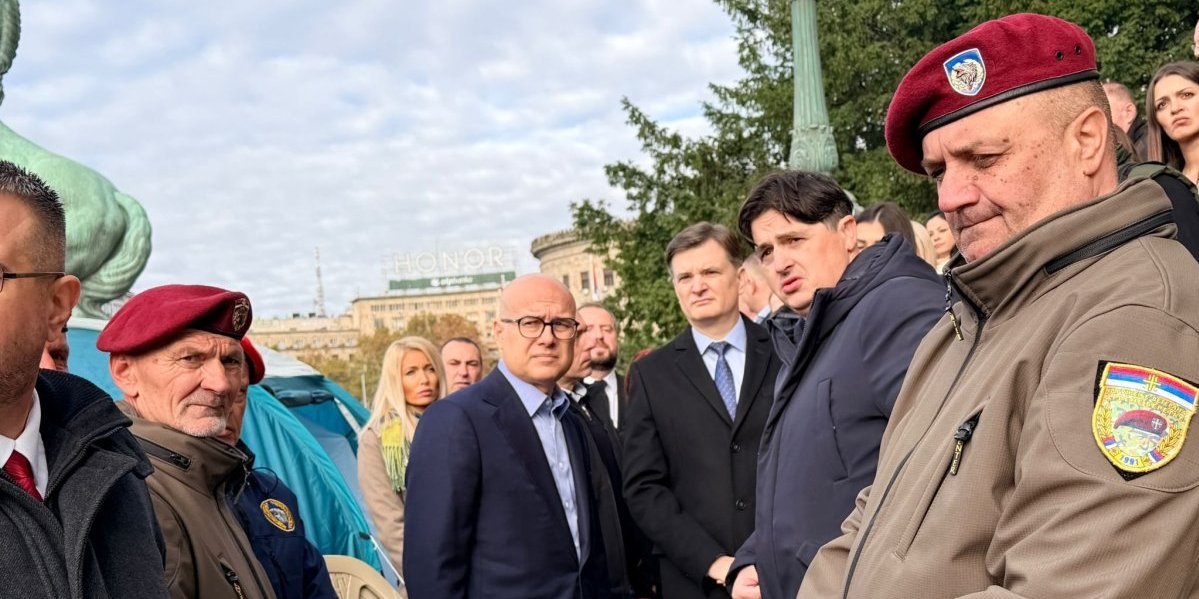 Vučević obišao Mrdića i veterane koji štrajkuju glađu: Nikada nećemo odustati od borbe za istinu i pravdu