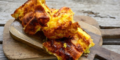 Od nekoliko jednostavnih sastojaka i malo volje, napravićete mekanu i ukusnu gibanicu koja će brzo nestati sa stola.