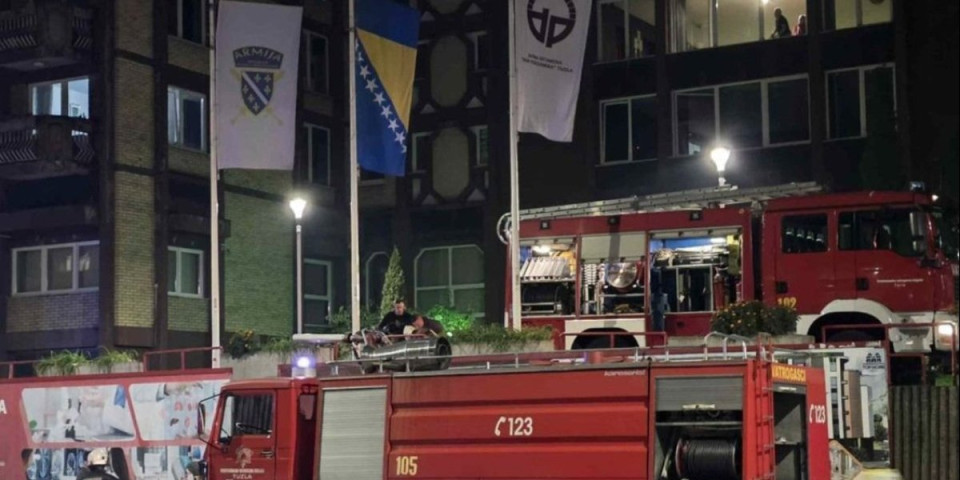 Povećava se broj žrtava u Domu penzionera: Ekipe Hitne pomoći neprestano izvlače povređene (FOTO/VIDEO)