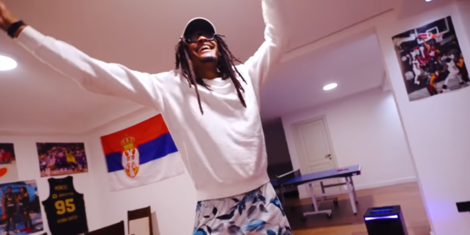 Čima Moneke zapalio Srbiju - Uz Sinana i srpsku zastavu slavio Zvezdinu pobedu (VIDEO)