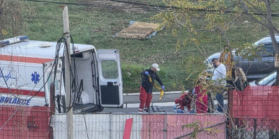 Jutros je na Slanačkom putu došlo do zastoja u saobraćaju, a na teren je izašla Hitna pomoć. Sumnja se da je u pitanju saobraćajna nesreća.