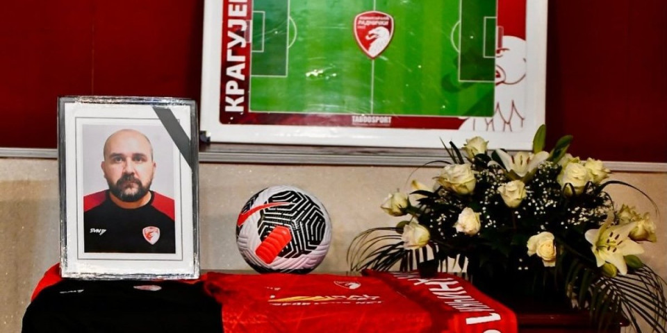 Tuga u regionu: Održane komemoracije u Kragujevcu i Banjaluci povodom smrti Mladena Žižovića (FOTO)