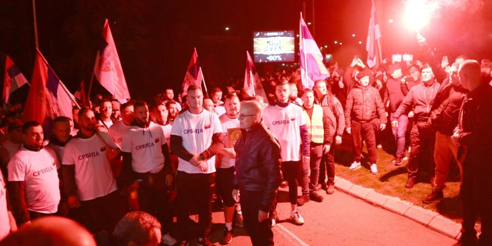 Srbin sa Kosova i Metohije nosi ikonu: Pogledajte šta je Vučević uradio (FOTO)