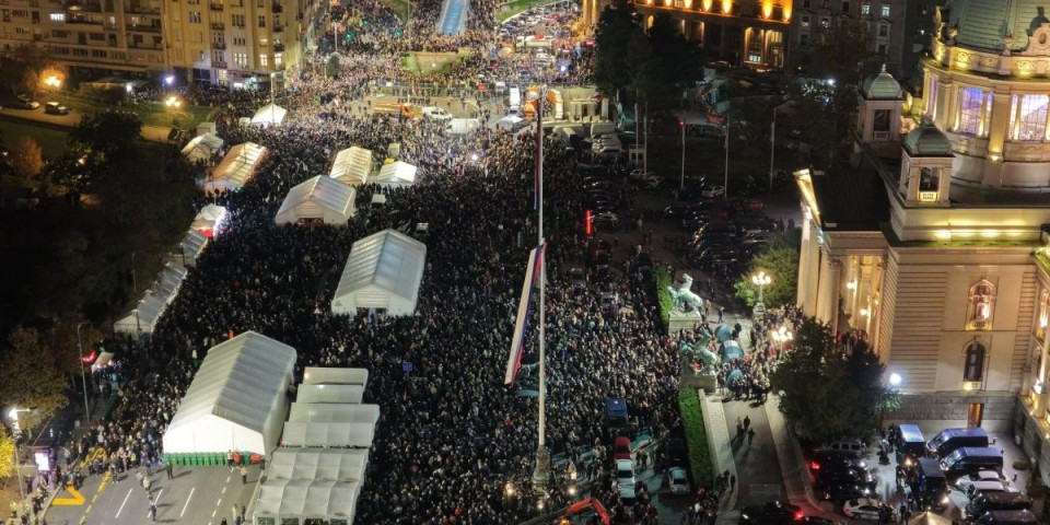 Neverovatan snimak iz vazduha: Pogledajte kako je Beograd sinoć dočekao srpske heroje sa Kosova i Metohije (VIDEO)