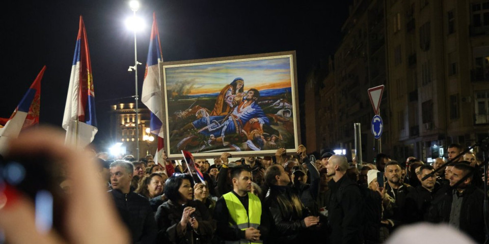 Reči odmah ulaze u glavu - Ovu pesmu danas peva cela Srbija: Samo sloga spašava, al' i spremnost čelična (VIDEO)
