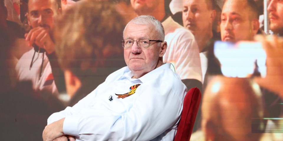 Haos u studiju Informera! Vučićević je Šešelju postavio pitanje o otimanju Grenlanda i stigao je šok-odgovor - ovako bi on to rešio