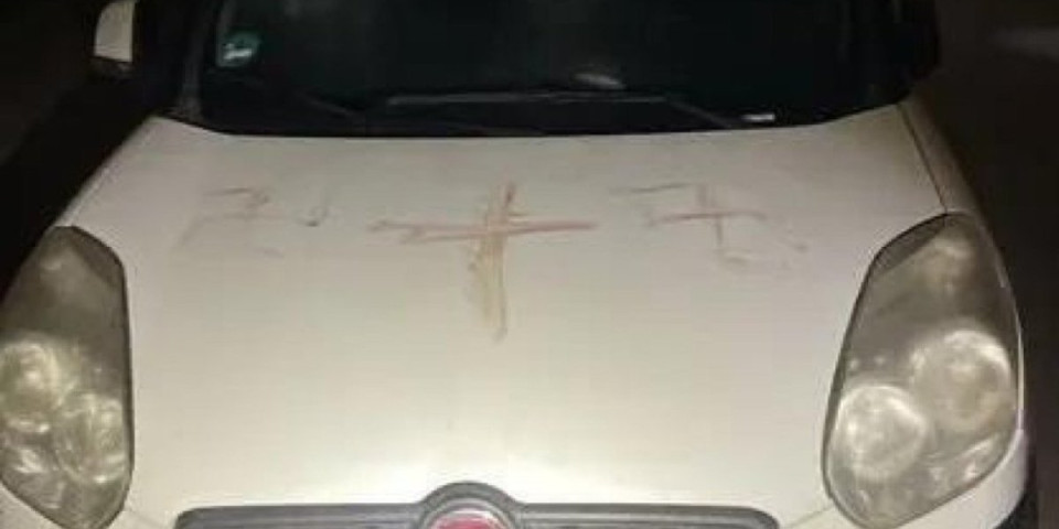 (VIDEO) Krv i kukasti krstovi na ulicama Nemačke: Opsadno stanje, policija izašla - šta se ovo dešava?!