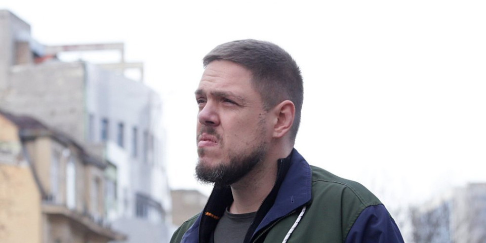 Ne zna ni da piše, a hteo bi da vodi državu: Štimac se raspituje kako da uključi ringlu (FOTO)