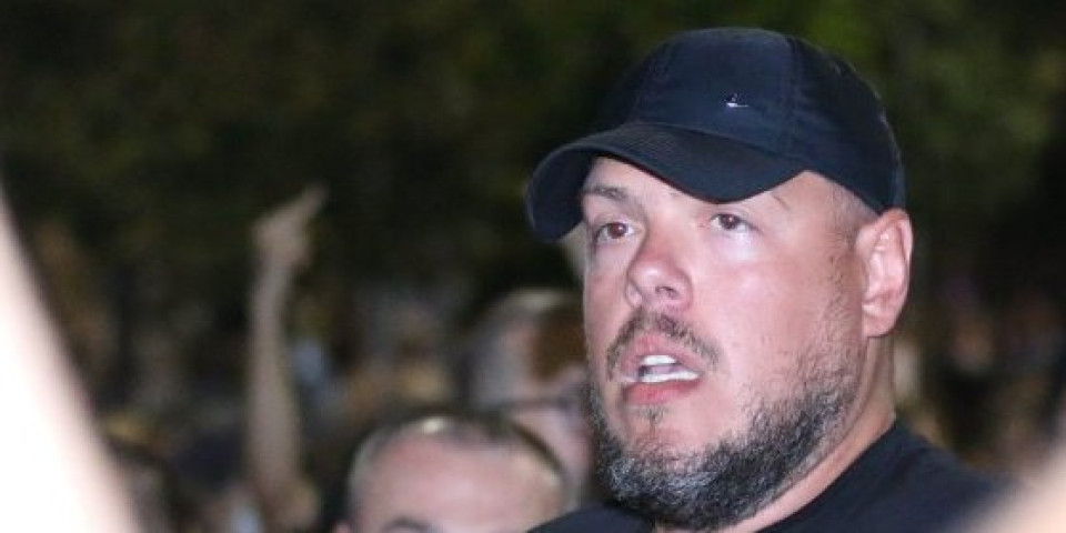 GOSI bomba! Uhvaćen Štimac - Evo gde se smuca siledžija dok traje protest blokadera ispred Vlade, ovako ih podržava (FOTO)