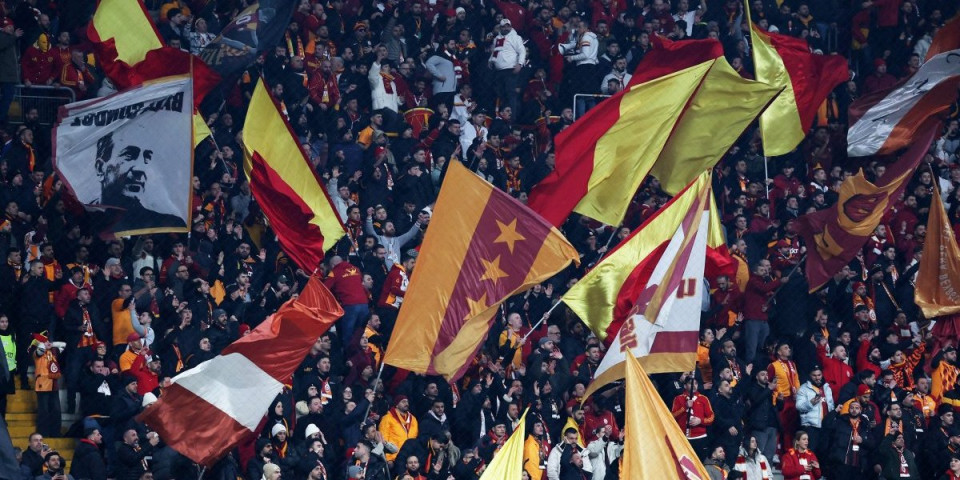 Brutalan napad na Novom Beogradu: Četvorica ga pretukla zbog navijačke dukserice