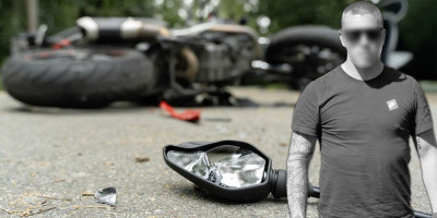 Motociklista Nikola J. (26), koji je 17. septembra teško povređen u saobraćajnoj nesreći u Višnjičkoj ulici u Beogradu, preminuo je u ponedeljak, objavio je njegov rođak.