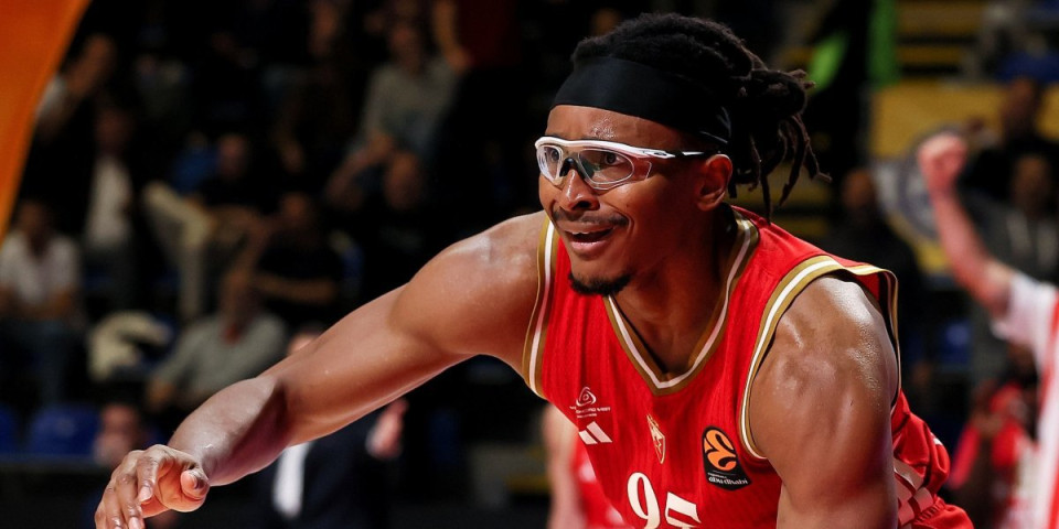 Svi koriste telefone u svlačionici - Moneke surovo iskren, ovo Žoca nervira