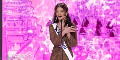 Predstavnica lažne države Kosovo na Mis Univerzum Derea Šala pokazala je simbol "velike Albanije".