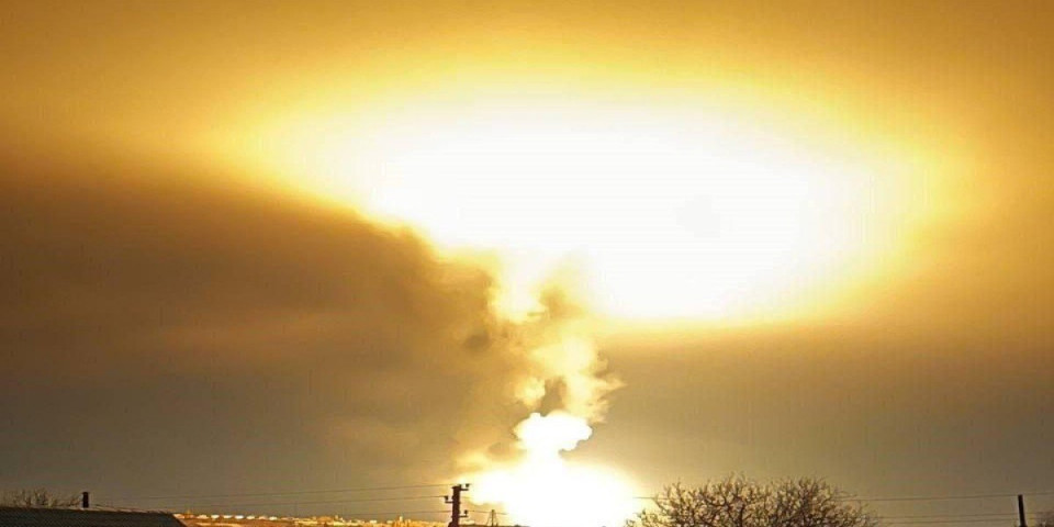 (VIDEO) Šta se ovo sa neba sručilo na Ukrajinu?! Izletelo iz oblaka i diglo sve strane plaćenike u vazduh