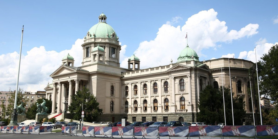 (VIDEO) Dan posle: Blokaderi bez problema ušli u Skupštinu, narod im poručio: "Lopovi, lopovi"