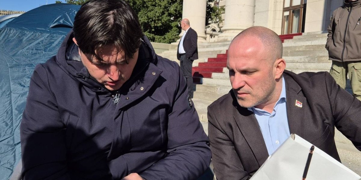 Spasić predao Mrdiću izveštaj o istrazi o padu nadstrešnice: Evo šta u njemu piše - spominje se Zagorka Dolovac (VIDEO)