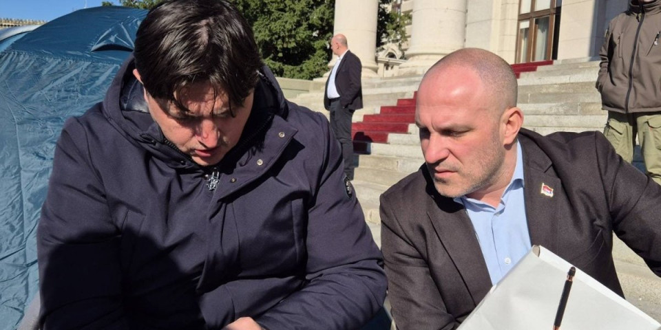 Spasić predao Mrdiću izveštaj o istrazi o padu nadstrešnice: Evo šta u njemu piše - spominje se Zagorka Dolovac (VIDEO)