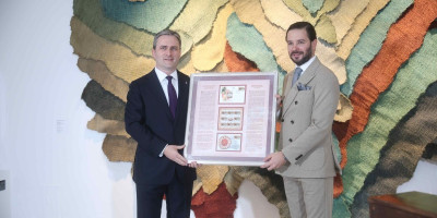 Ministar kulture Nikola Selaković istakao je na obeležavanju 75 godina Muzeja primenjene umetnosti u Beogradu da ova ustanove  poput svedoka istorije i vrednog čuvara, sedam i po decenija brine o našem nasleđu, strpljivo čuva, beleži i tumači ono što smo kao društvo stvarali, voleli, koristili i ostavljali onima koji će doći posle nas.