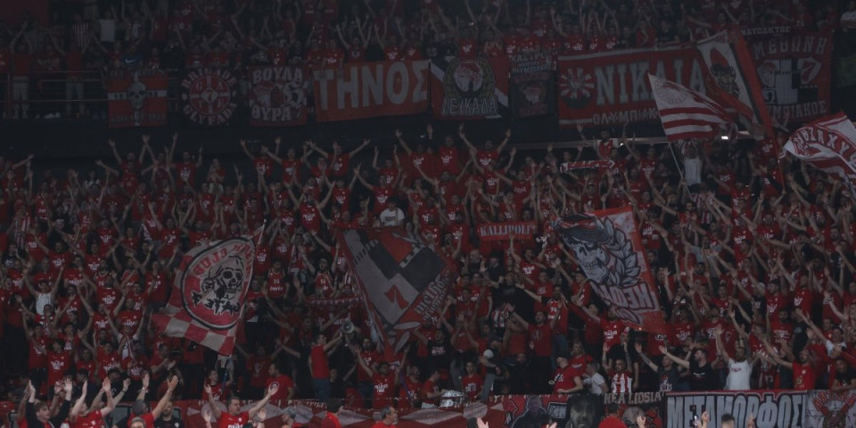 Žestoka provokacija u Pireju: Navijači Olimpijakosa udarili Partizan tamo gde najviše boli (FOTO)