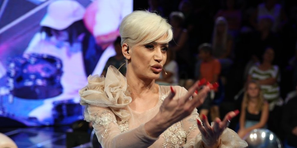 "Zašto se to meni ne desi?": Dušica Jakovljević zakukala, hoće prsten, kola i stan