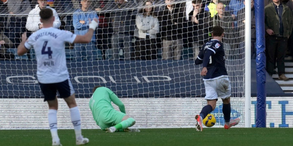 (VIDEO) Hahaha, kakav gol reprezentativca Srbije! Ceo svet se smeje mučenom golmanu - Šta uradi, čoveče?