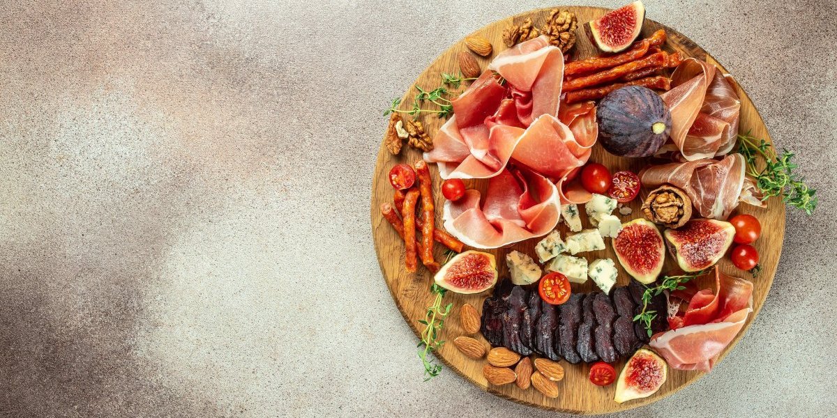 Gotova ili domaća meza: Detaljan cenovnik suhomesnatog za slavu - Evo šta se više isplati