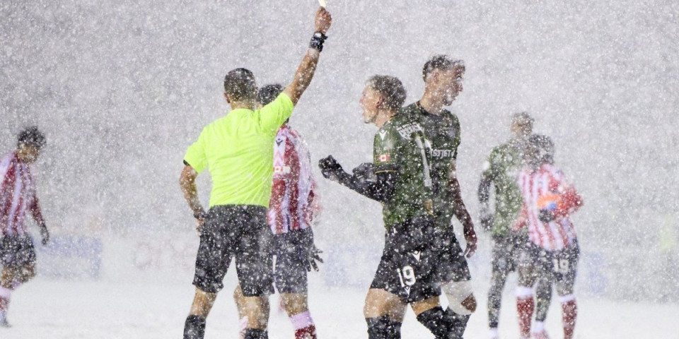 Spektakl kakav se retko viđa: Finale po snežnoj mećavi - i golčina makazicama (VIDEO)