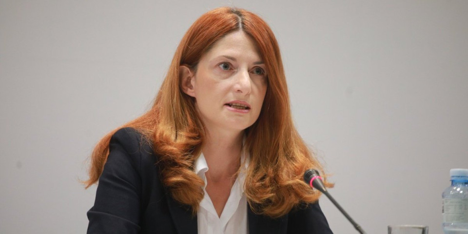 (VIDEO) Uhvaćena: Biljana Đorđević pravila haos ispred Skupštine, sad ima druge planove?!