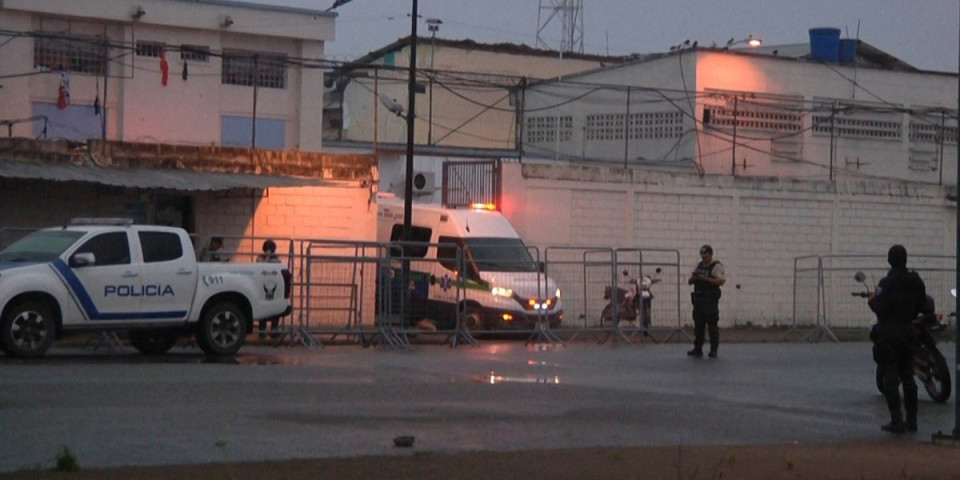 (FOTO/VIDEO) Pucnji, eksplozije i krici: Mrtva tela po ulici - Odsecaju glave i spaljuju tela - Ovakav horor nikad nije viđen