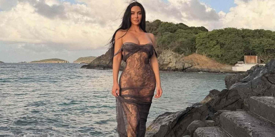 Oblinama zapalila mreže: Vrela Kim Kardašijan jedva obuzdala bujne grudi (FOTO)