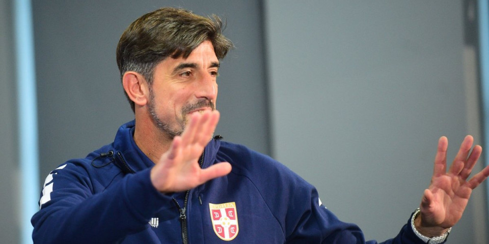 Informer “uhvatio” i selektora fudbalera Srbije: Veljko Paunović šeta i smišlja strategiju za pobede! (VIDEO)
