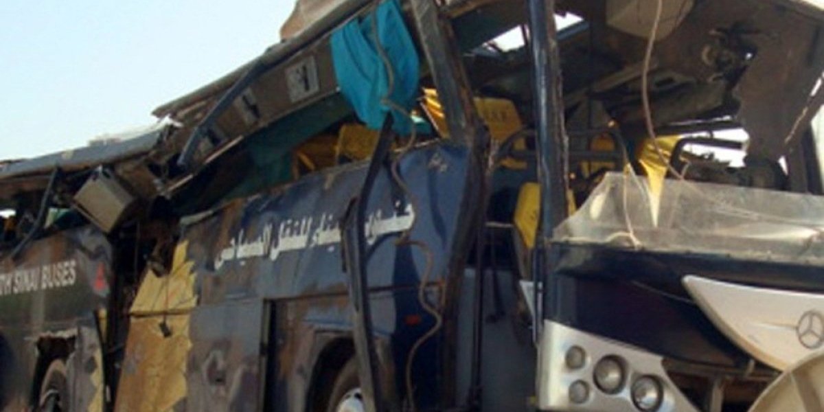 Teška nesreća u Hurgadi: Sudar turističkog autobusa i kamiona, ima mrtvih i povređenih (VIDEO)