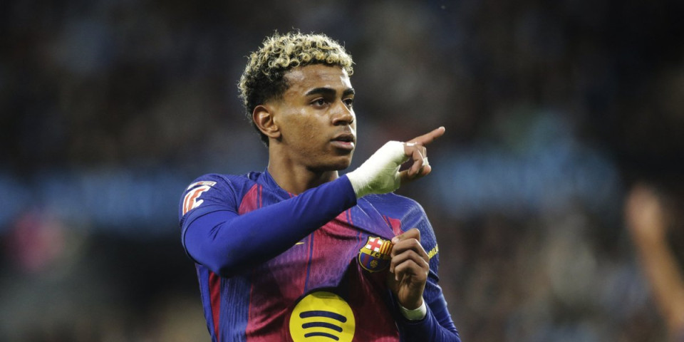 Skandal - Jamalov otac se svađao sa navijačima, obezbeđenje moralo da ga smiruje (VIDEO)