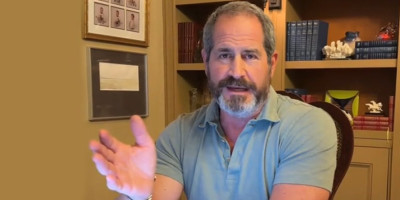 Poznati kardiohirurg ističe četiri navike koje treba izbegavati nakon 40. godine kako biste sačuvali zdravlje.