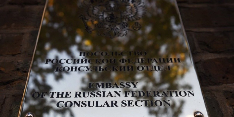 Auuu, Rusi napali Engleze zbog Trampa: Leti perje u Londonu, oglasila se ambasada!