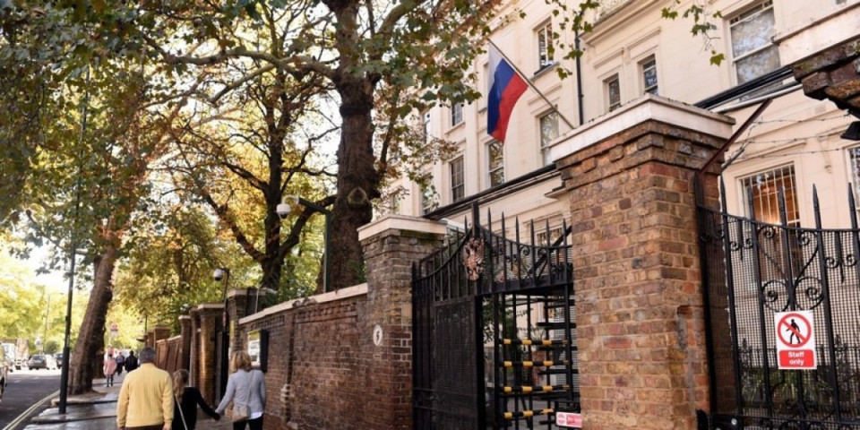 Moskva na nogama: Šokantan poziv stigao u rusku ambasadu u Londonu