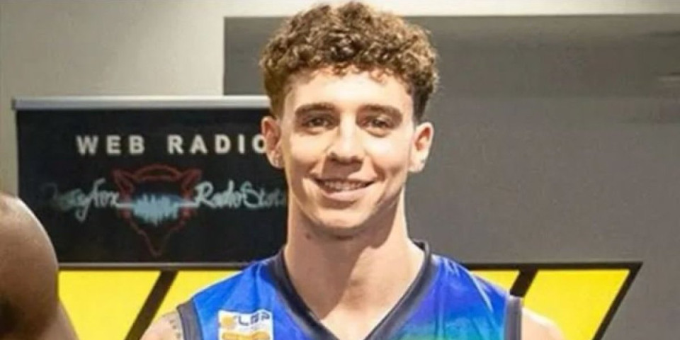 Košarkašu (21) se bore za život: Zakucao se Ferarijem u zid kuće, helikopterom hitno prebačen u bolnicu (FOTO)