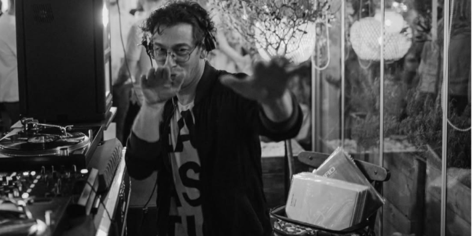 Poginuo poznati DJ: Od siline udarca auto izleteo sa puta