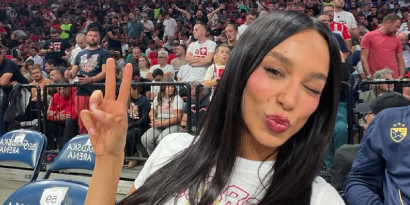 Može li vrelije: Edita mami u bezobraznoj pozi, isklesan stomak u prvom planu